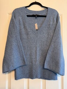 WHBM V-neck 3/4 flare sleeve sweater | sz L